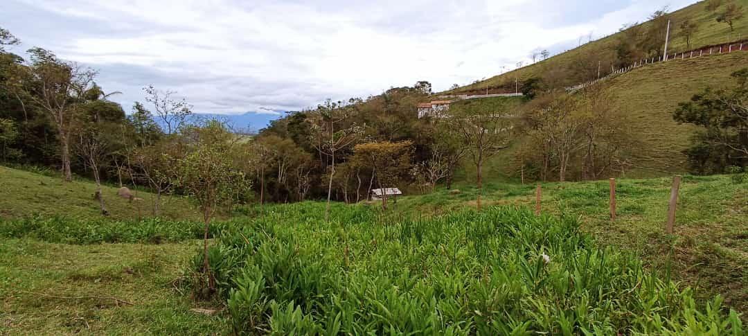Propriedade rural em Cachoeira Paulista — 370 ha — foto 1 de 2